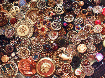 200  ANTIQUE, VINTAGE, VICTORIAN COLLECTIBLE BUTTONS ; MUST SEE