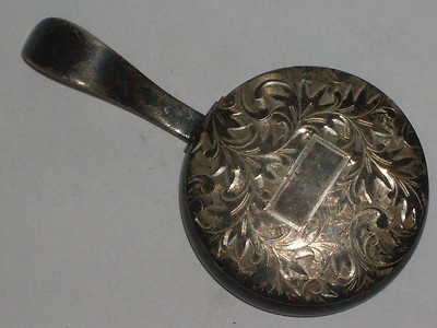 .950 SILVER ANTIQUE SNUFF BOX WITH FINGER HANDLE