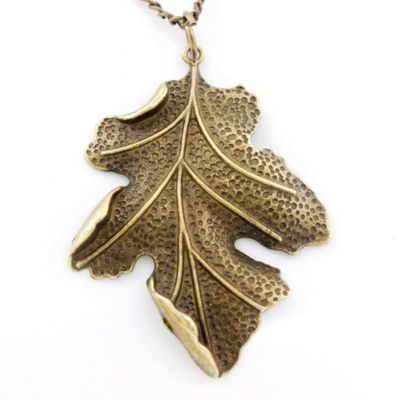 VINTAGEÂ roÂ Antique Goldtone Simple LEAF NECKLACE