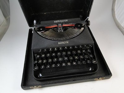 Vintage Remington Rand USA Remette Portable Typewriter Slim Model 1940s Old