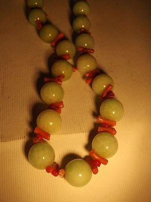 ANTIQUE VINTAGE CHINESE JADE & CORAL BEADS c19th C ORIGINAL STRINGING & CLASP.