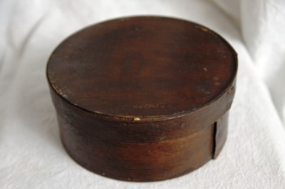 L65 ANTIQUE AMERICAN DIMINUTIVE PANTRY BOX MURDOCK AND CO WICHENDON MASS.