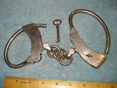 vintage,antique,1920’s or so,mattatuck,MATTATUCK,,handcuffs with key,,