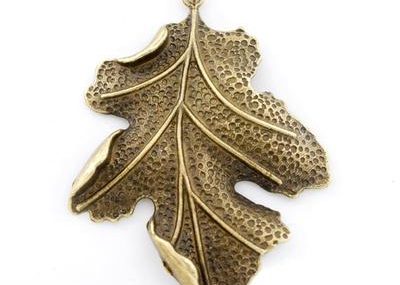 VINTAGEÂ roÂ Antique Goldtone Simple LEAF NECKLACE