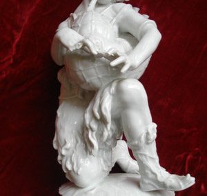 FINE ANTIQUE MEISSEN PORCELAIN FIGURE OF A BAGPIPE PLAYER, GERMAN,19TH CENTURY.