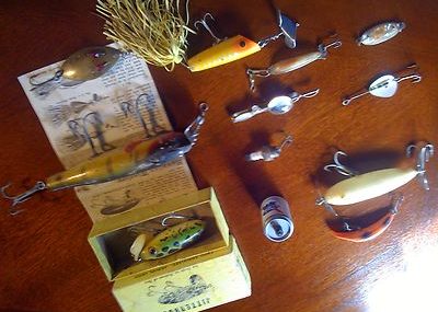 9 antique fishing luresJitterbug in box, wooden pike with glass eyes, ,misc…