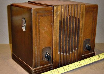 Antique Japanese Prewar Sharp Dyne 4 Tube Radio  About 1935.  Very Uncommon.